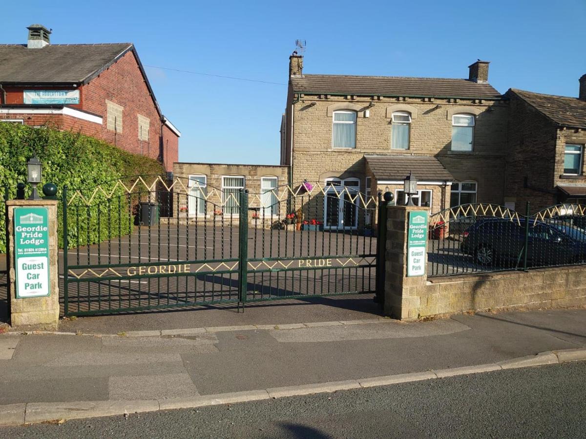 Geordie Pride Lodge Liversedge Exterior photo